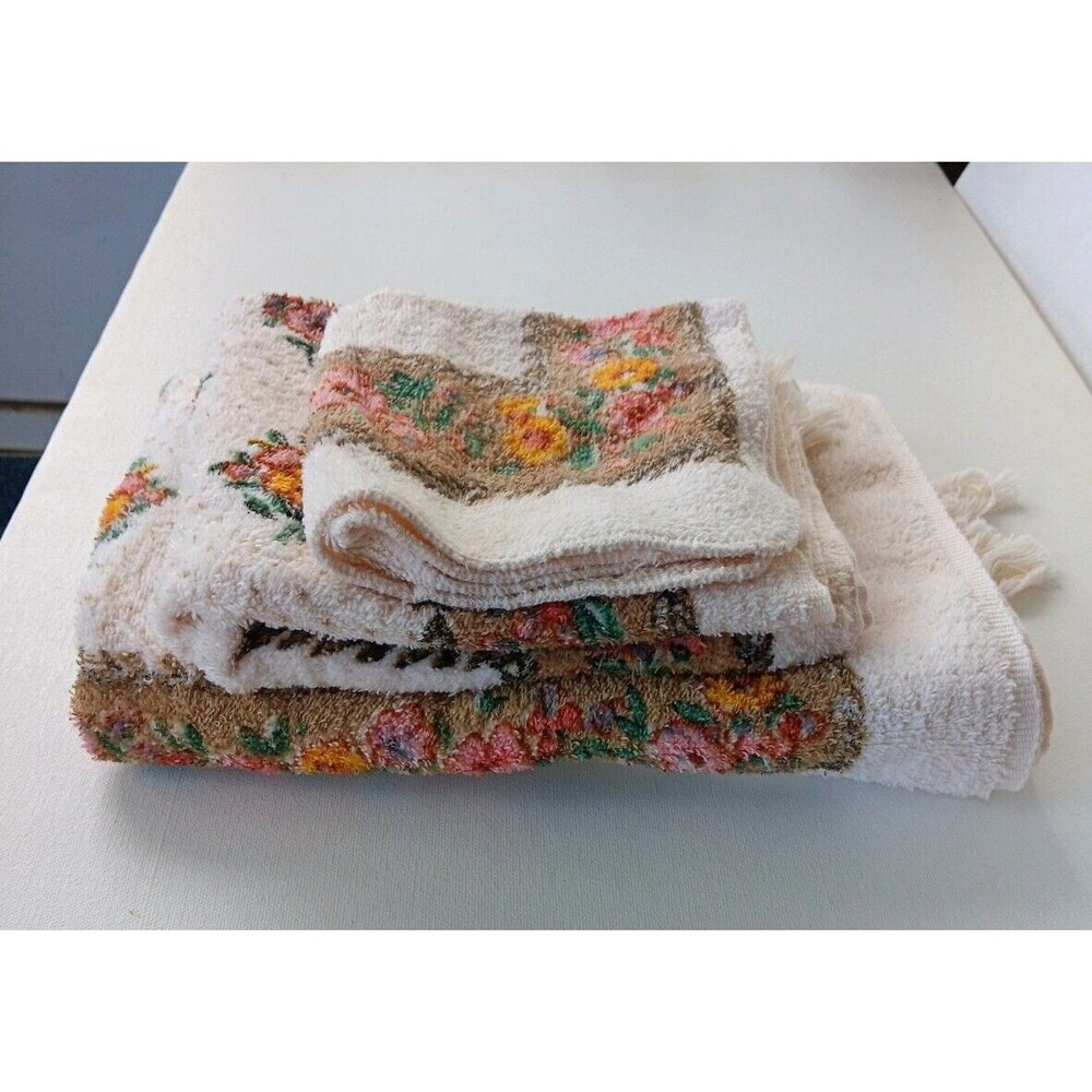 Vintage Bath Towel Set Beige Pink Yellow Green Flowers Hand Towel Washcloth